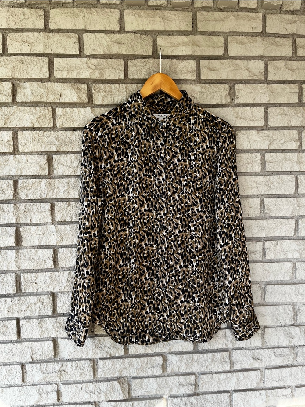 Equipment Femme Leopard Print Longsleeve Button Front Blouse Size Medium